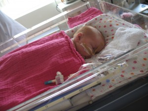 Jelka slaapt graag lekker op haar buikje, haar longetjes hebben dan meer ruimte.