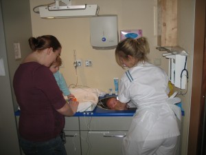 Roos mag mee kijken als Jelka gewassen wordt