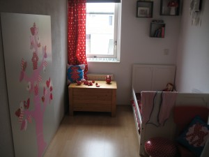 Een mooie boom aan de muur.