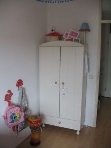 Een kast voor de kleertjes van Roos